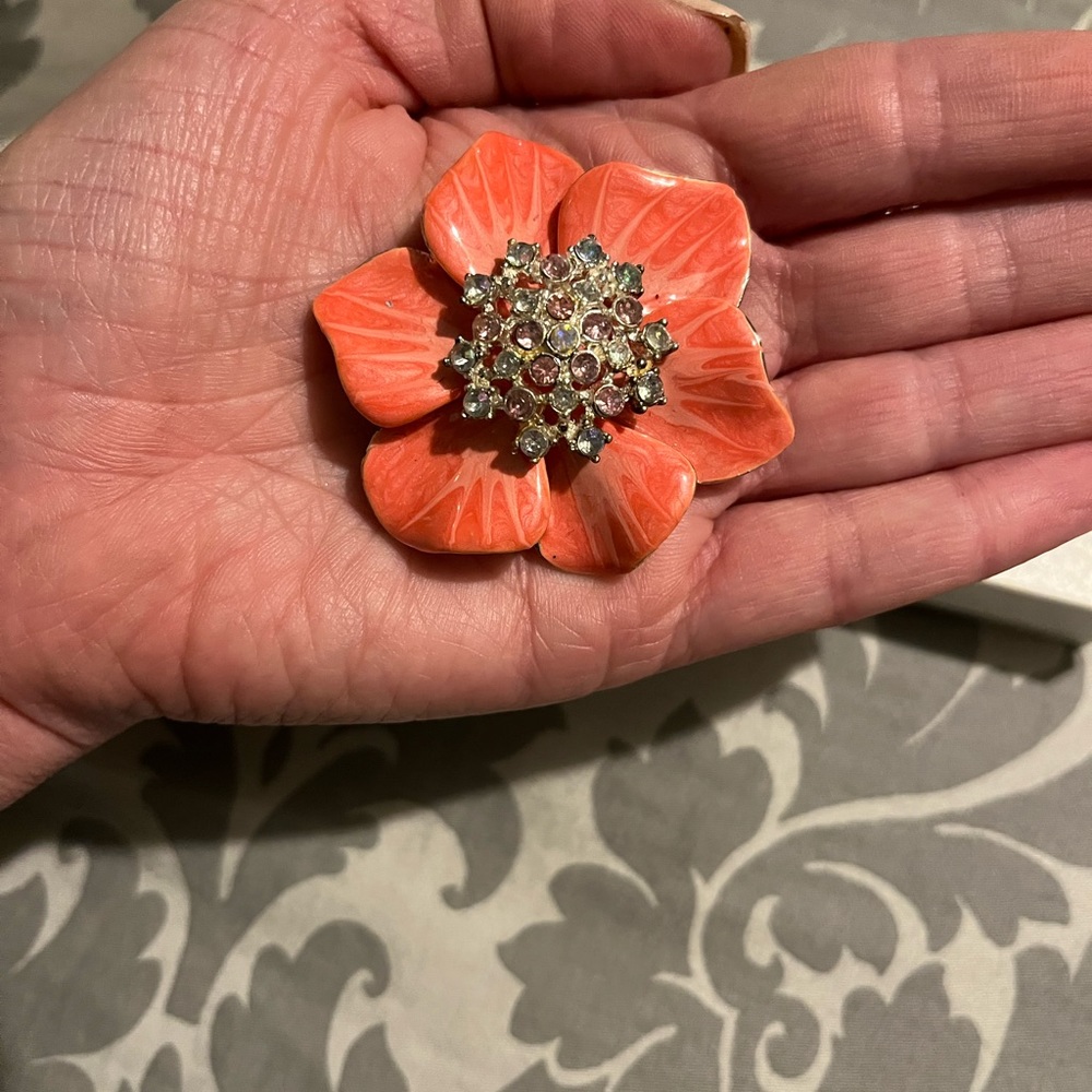Flower 🌸 Pin - Picture 2 of 3